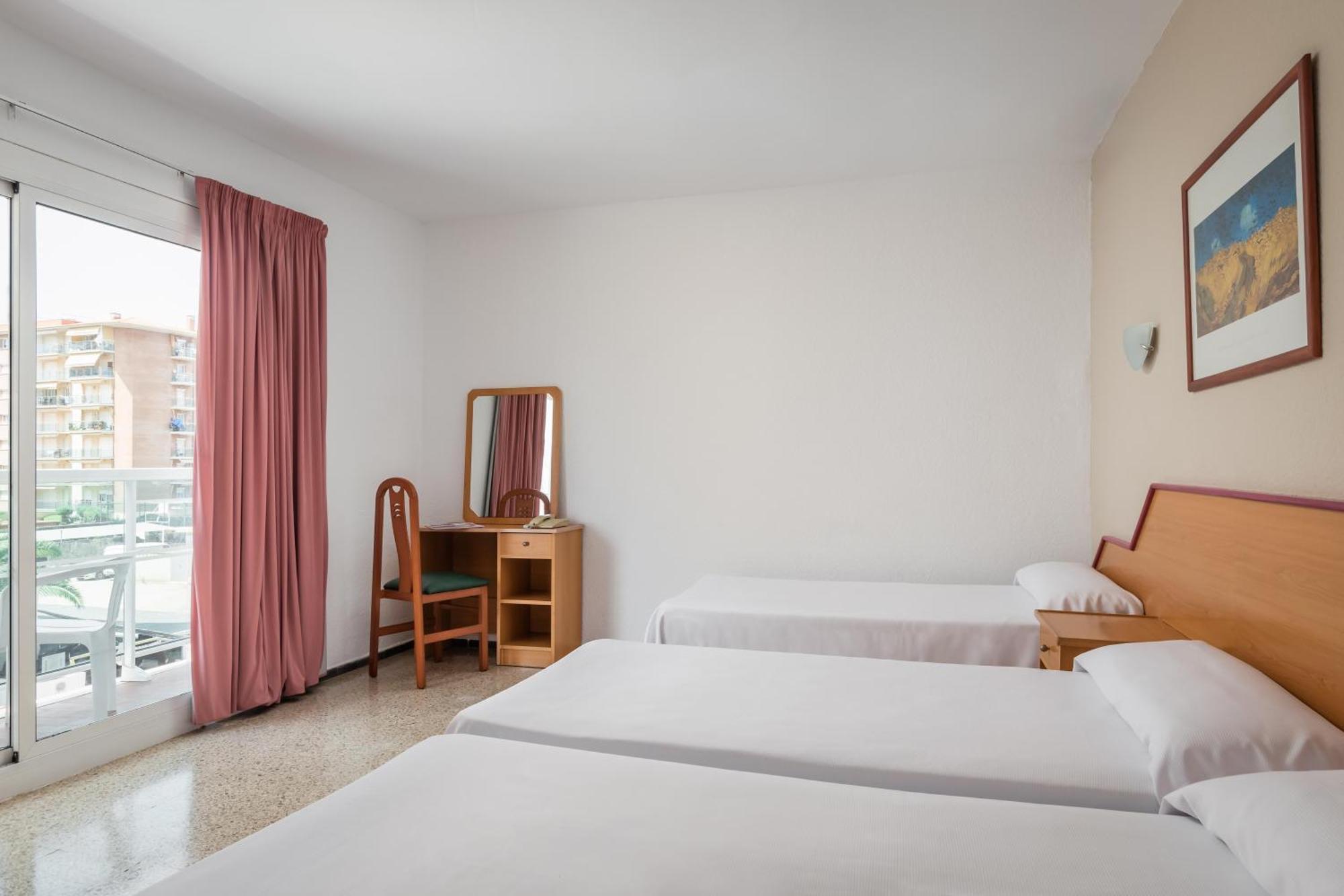 Hotel Cartago Nova By Alegria Malgrat de Mar Bagian luar foto
