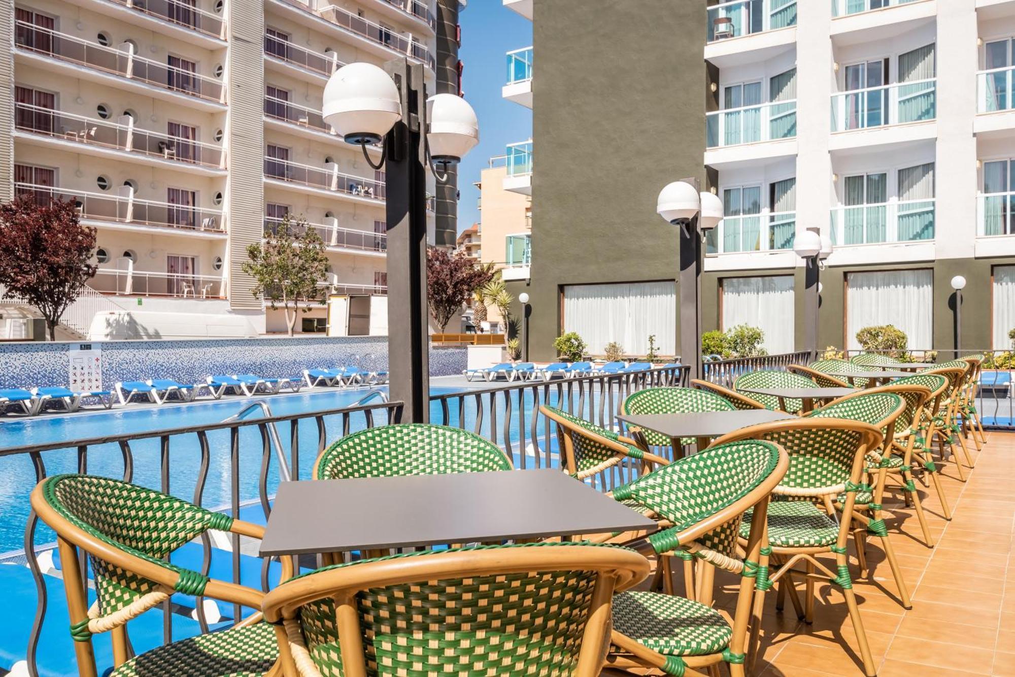 Hotel Cartago Nova By Alegria Malgrat de Mar Bagian luar foto