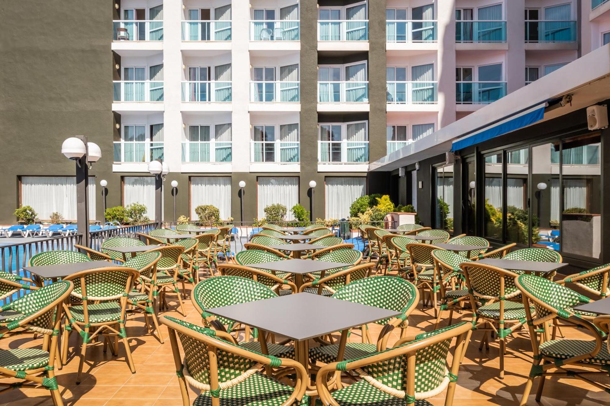 Hotel Cartago Nova By Alegria Malgrat de Mar Bagian luar foto